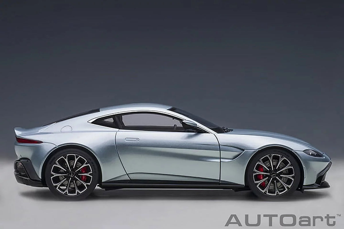 AUTOart in 2019 Aston Scale by in 1:18 Vantage Martin Silver