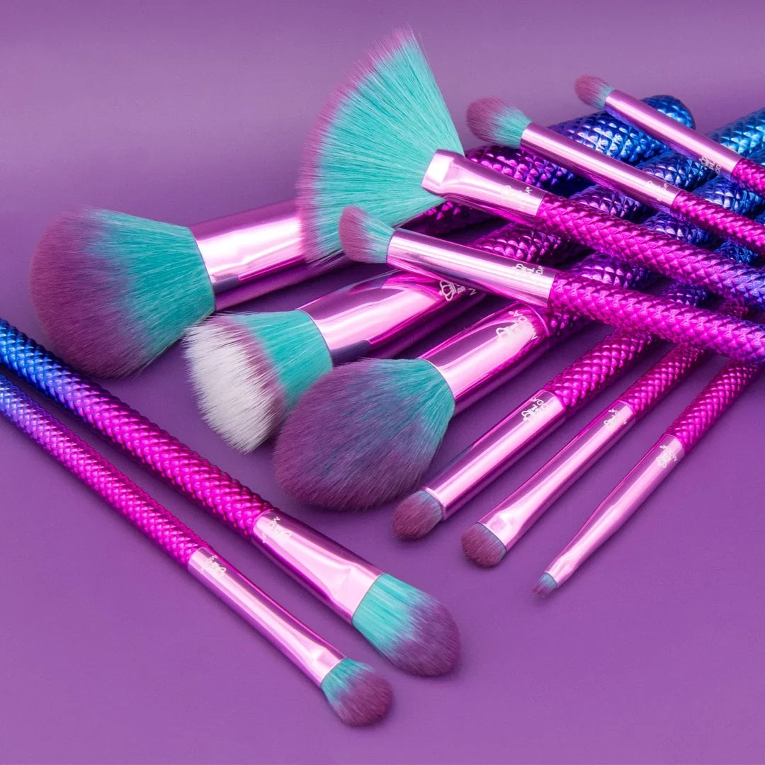 Set, Includes Fan, Pointed 12pc Brush Crease Signature and Prismatic Moda Makeup Brushes Foundation, Makeup Brush