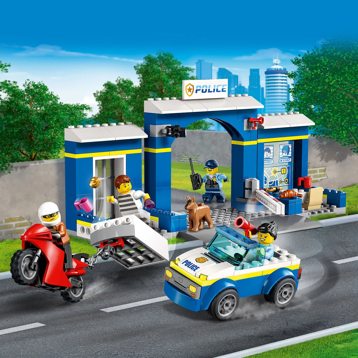 LEGO Toys Dog Station Minifigures Figure, Playset Motorbike, with 4 Years 60370, Car City Toy Police Chase and Jail, Kids for and Breakout Plus 4 Old