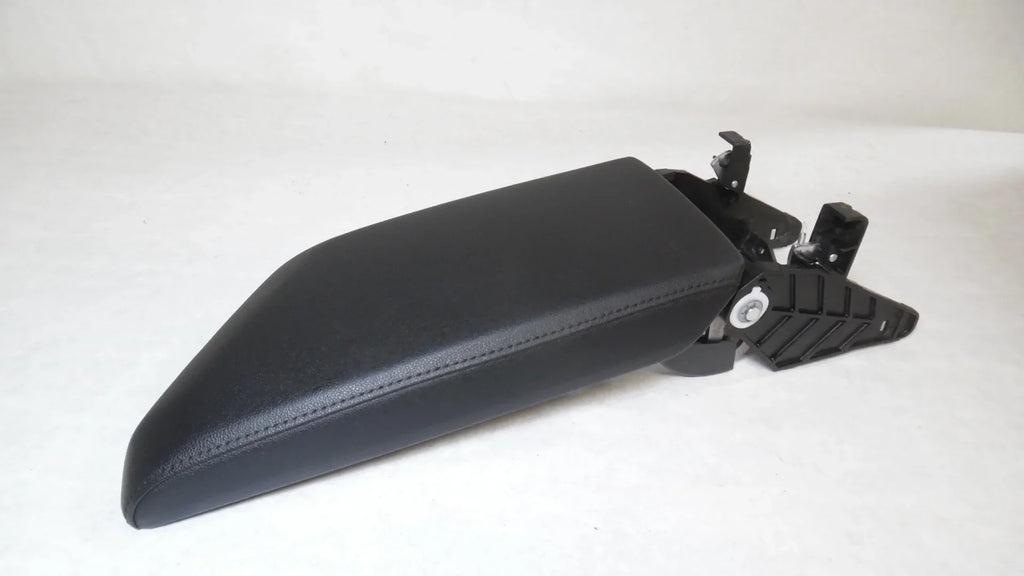 Volkswagen OEM Center Jetta Floor 2020 2019 (Good) Black Pre-Owned Lid 2021 Armrest Console